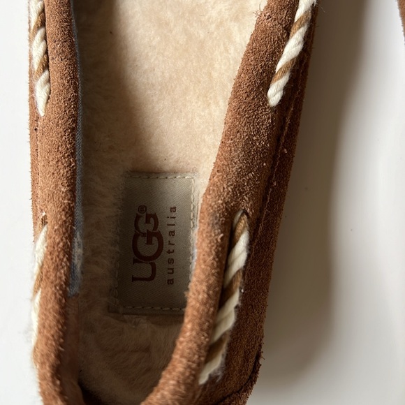 UGG MOCCASIN STYLE SLIPPERS!!  NEVER WORN!! - Picture 2 of 5